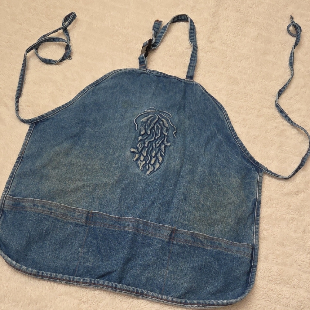 Denim Apron with Textured Grape Design, Adjustable Buckle, 3 Pockets